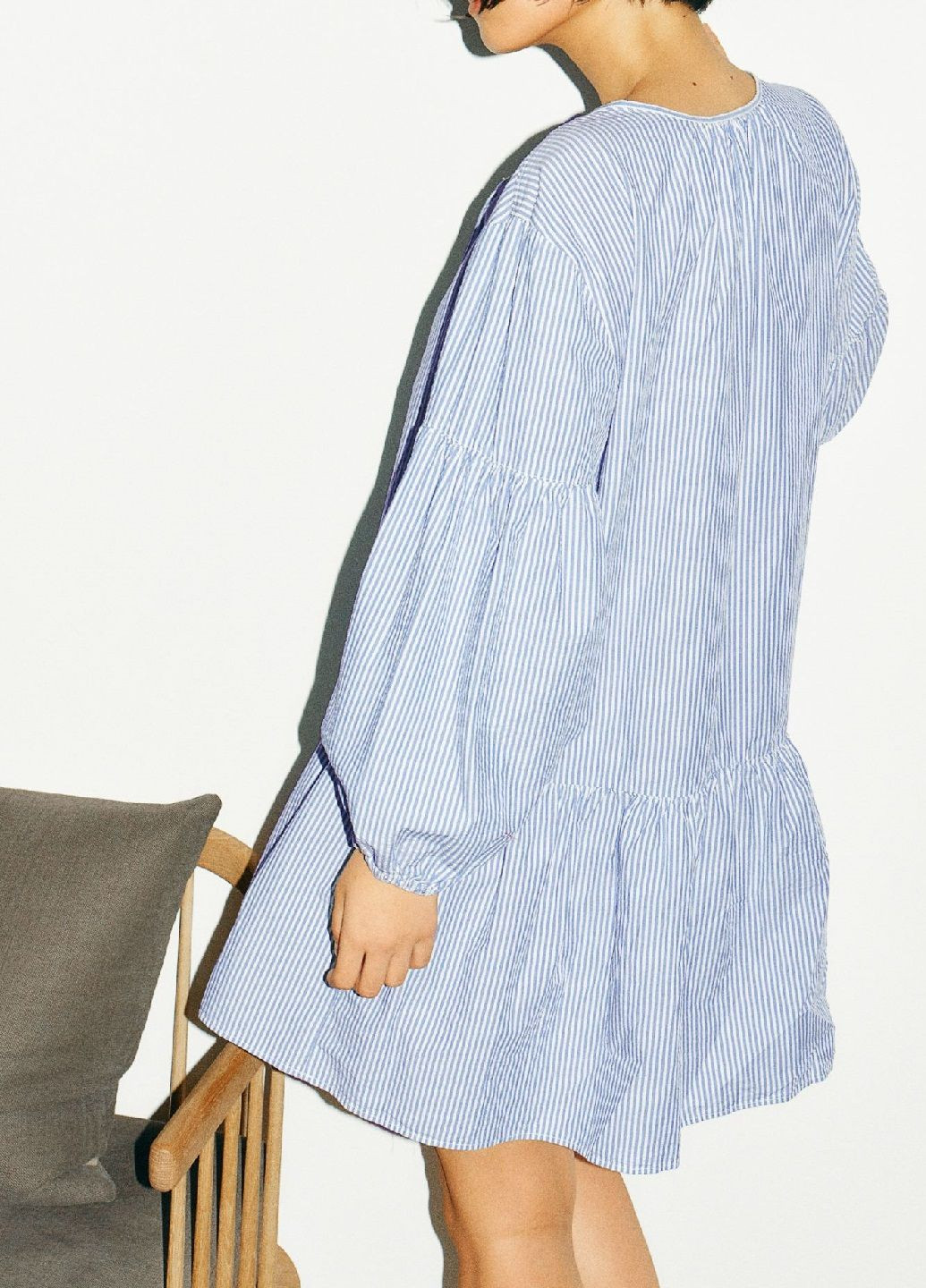 Голубое кэжуал платье H&M в полоску