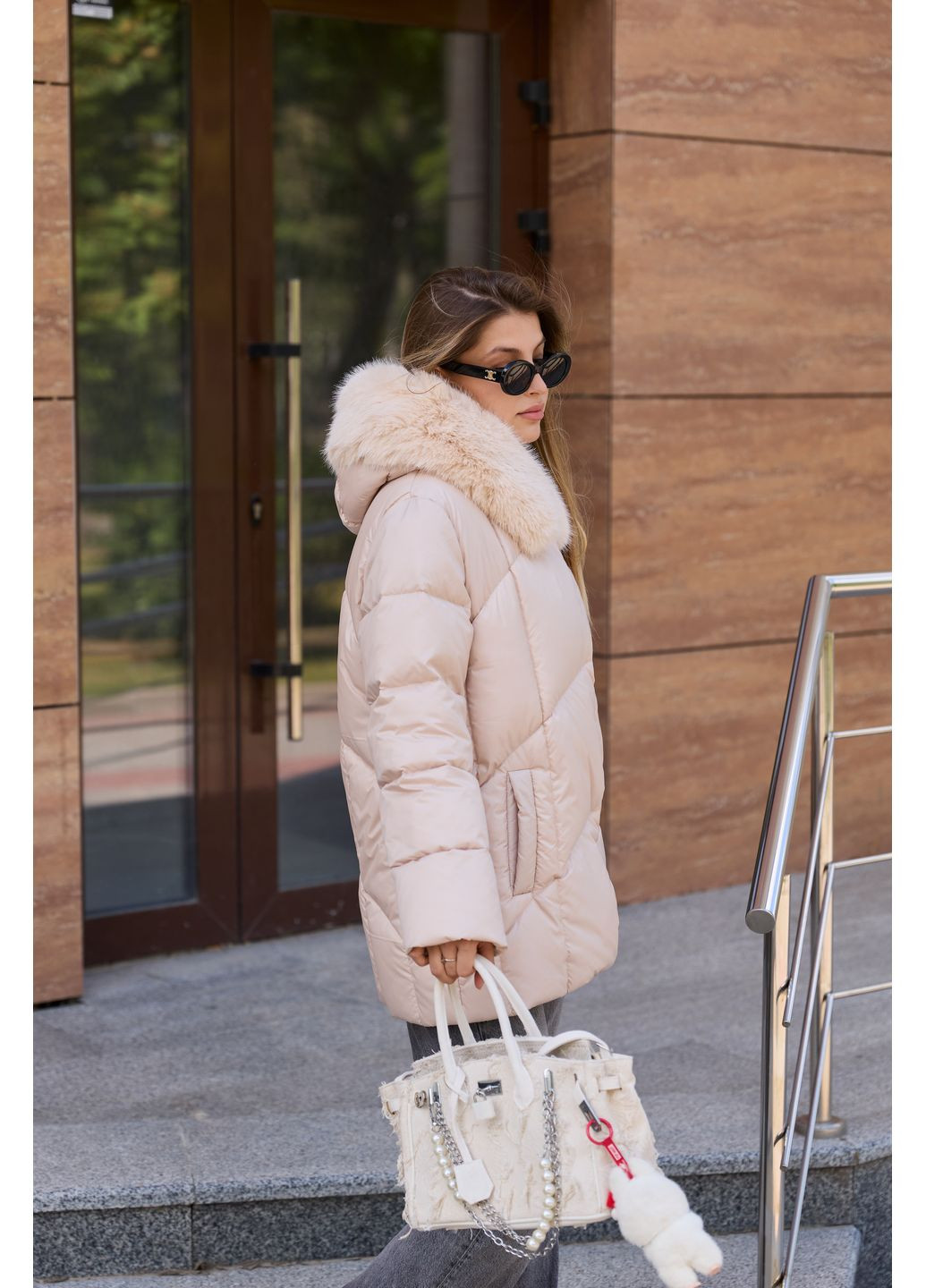 Бежевая зимняя куртка MN