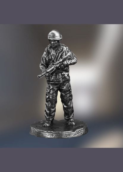Миниатюрная настольная фигурка в виде солдата с оружием No Brand (292260627)
