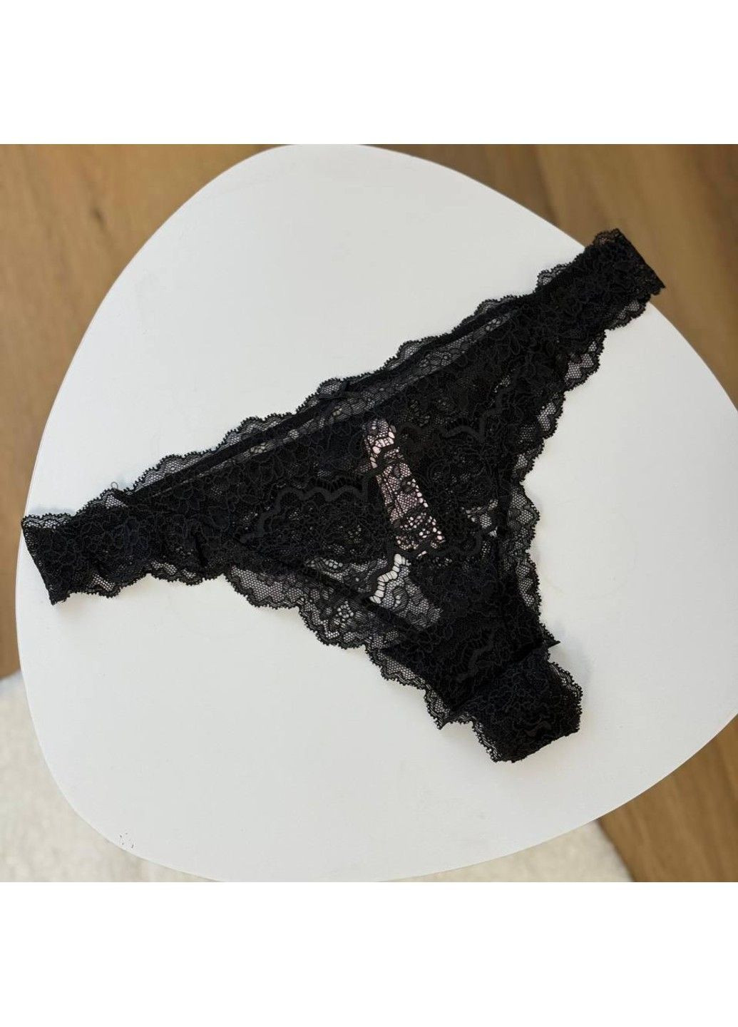 Трусики-стрінги жіночі люксові мереживні чорні M Victoria's Secret (316551560)