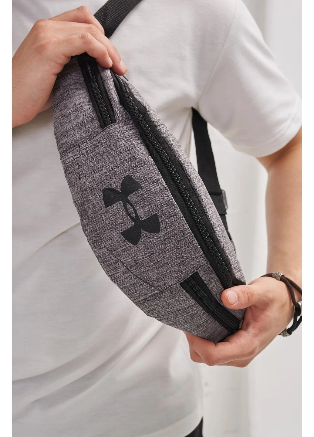 Нагрудна сумка Under Armour сірий меланж з чорним лого бананка на пояс слінг через плече чоловічий жіночий спорт No Brand (402390883)