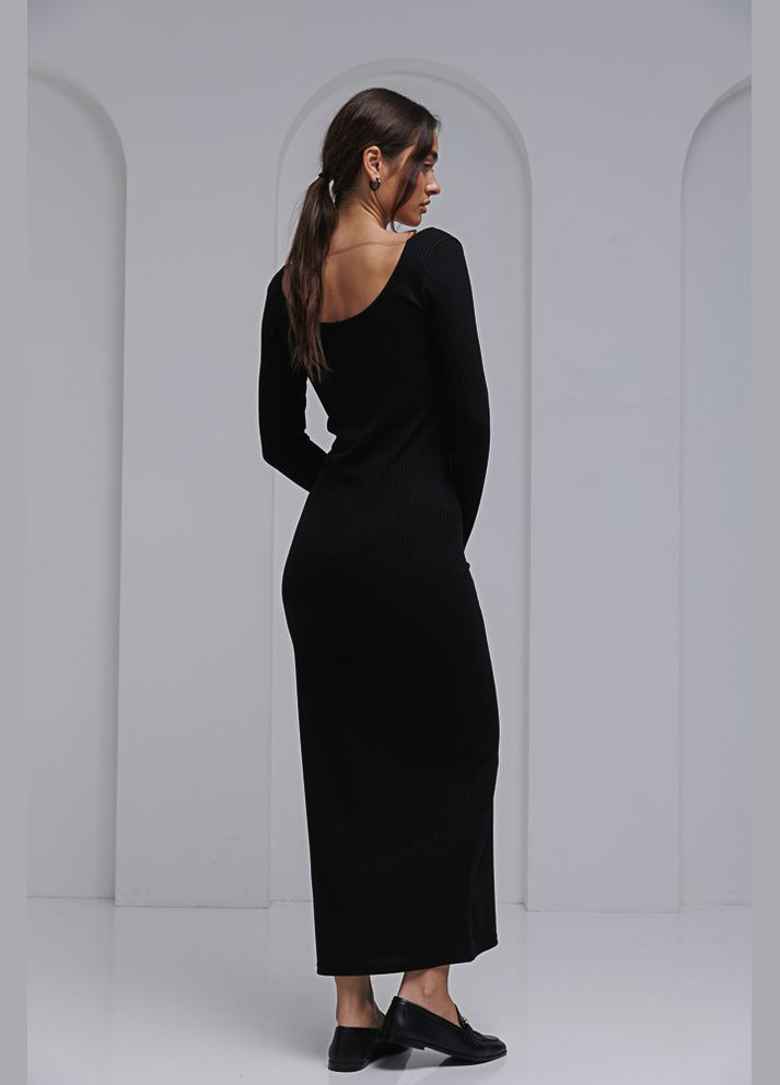 Чорна сукня з трикотажу в чорний рубчик з квадратною горловиною Arjen