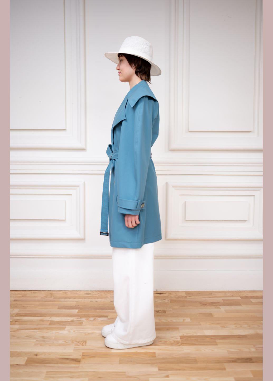 Хлопковый укороченный ТРЕНЧ СВЕТЛО-БИРЮЗОВОГО ЦВЕТА С ФАКТУРНЫМ РУКАВОМ НОСИ Dolcedonna (341136201)