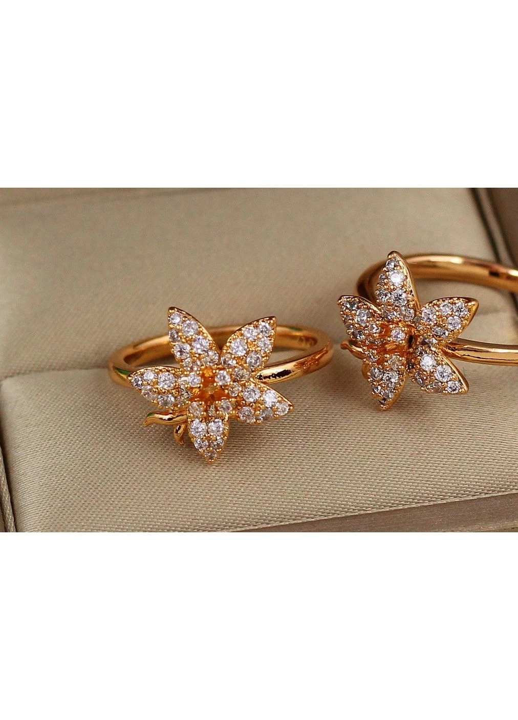Кольцо лилия с тычинками р 17 золотистое love-shopping Xuping Jewelry (387399727)