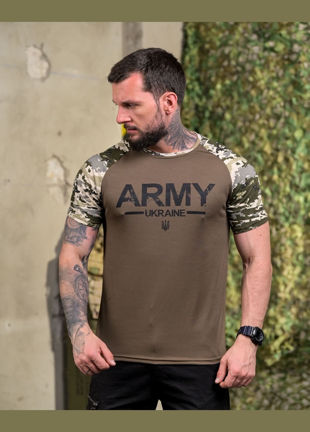 Хакі (оливкова) чоловіча футболка з камуфляжним принтом з коротким рукавом No Brand