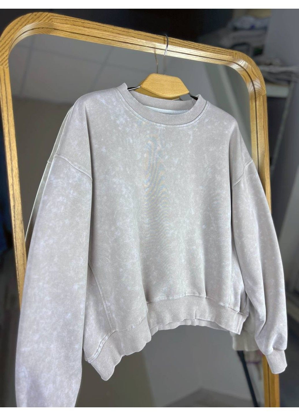 Бежевий світшот жіночий joy one 25177 оверсайз вільний крій середня довжина варений тай-дай one size (316560984)