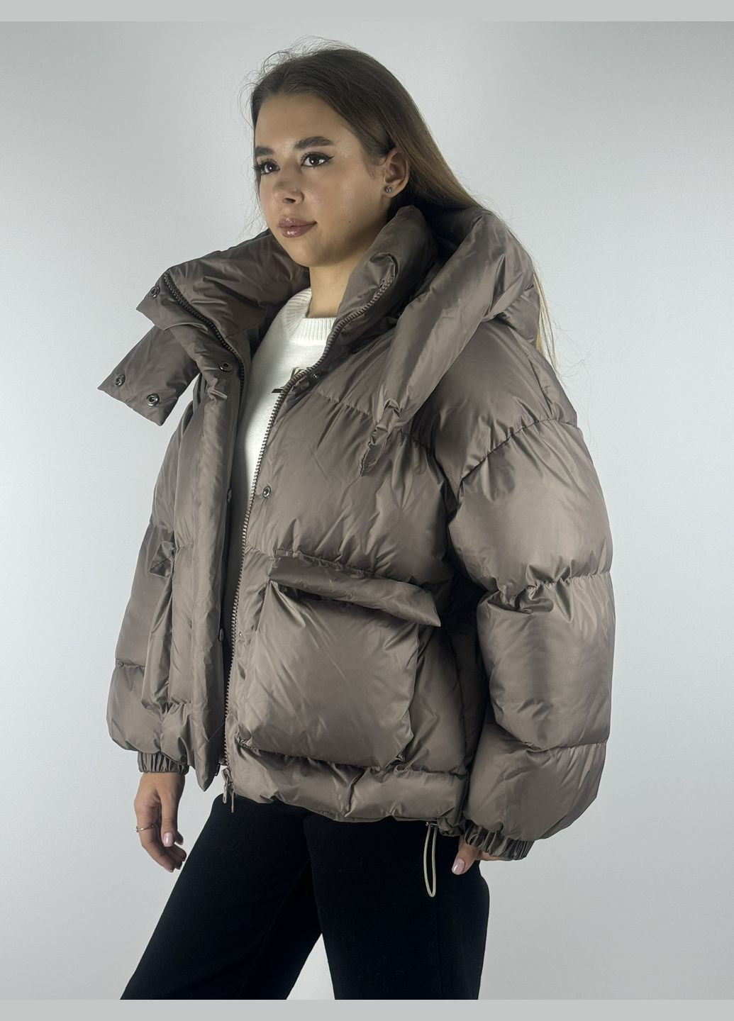 Коричневая куртка женская, коричневого цвета капуцином, объемная, зимняя, с большим капюшоном и двумя карманами, современный дизайн. Object