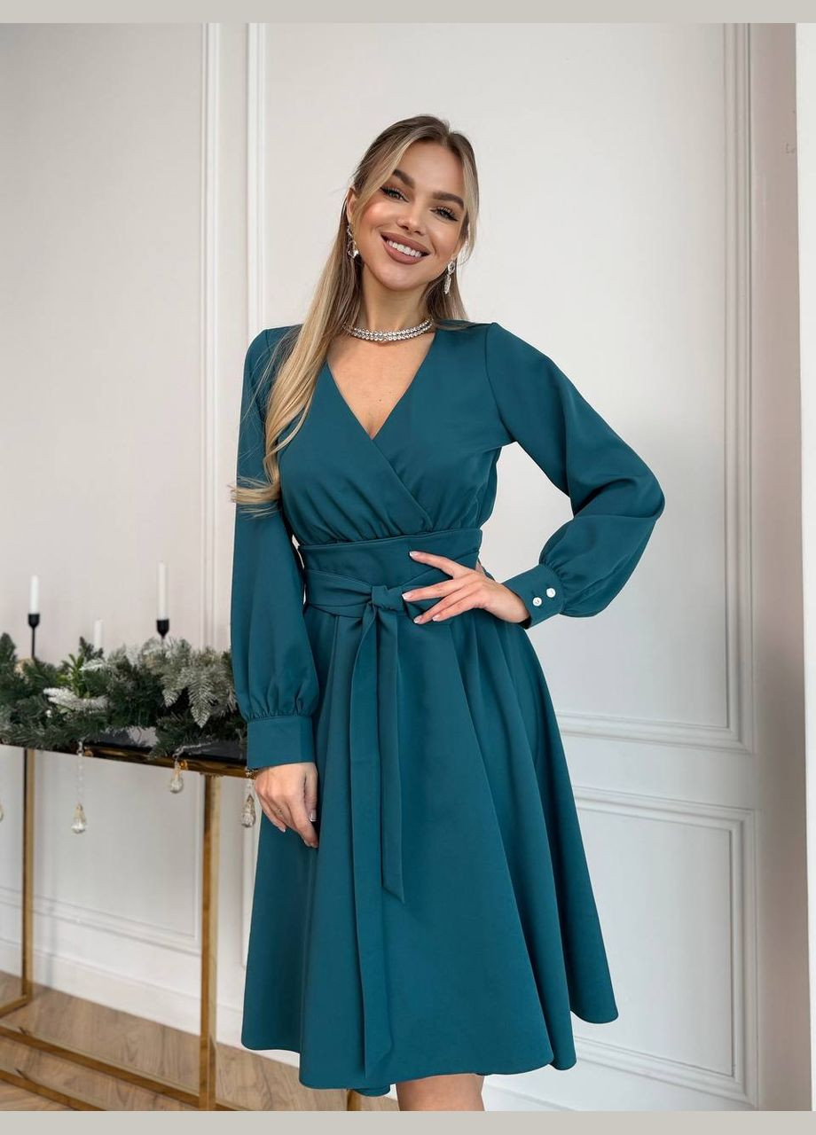 Изумрудное платье с имитацией запаха Osoblyva