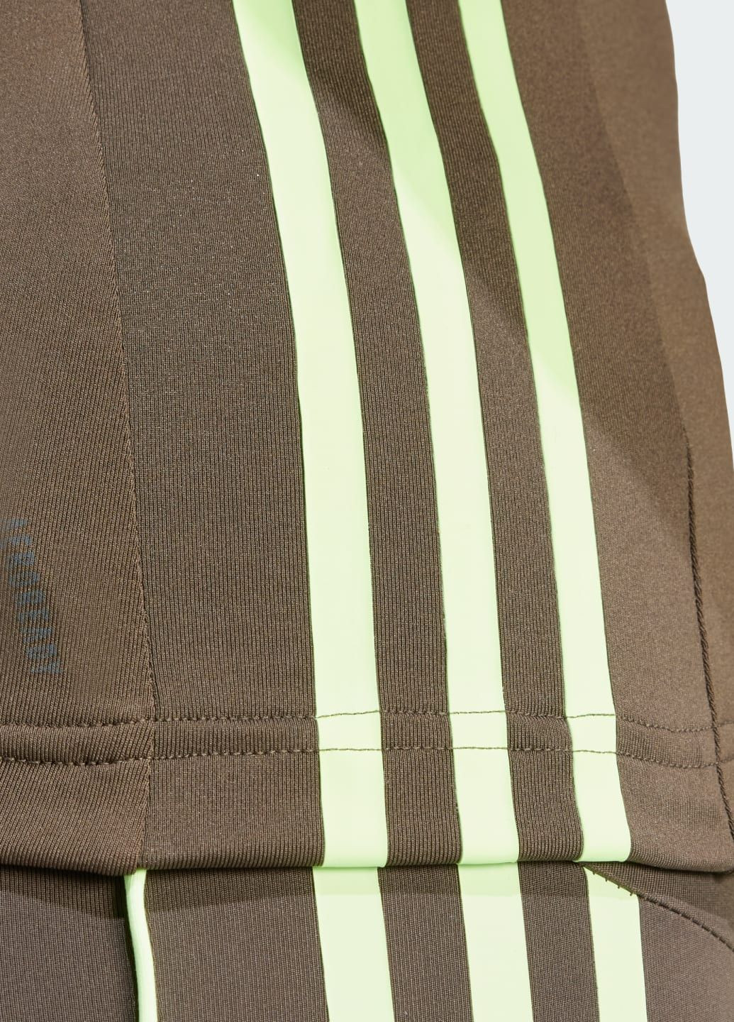 Зеленая всесезон футболка hyperglam colour training adidas