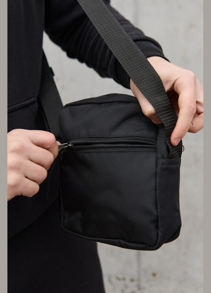 Барсетка Base біле лого No Brand (327369493)