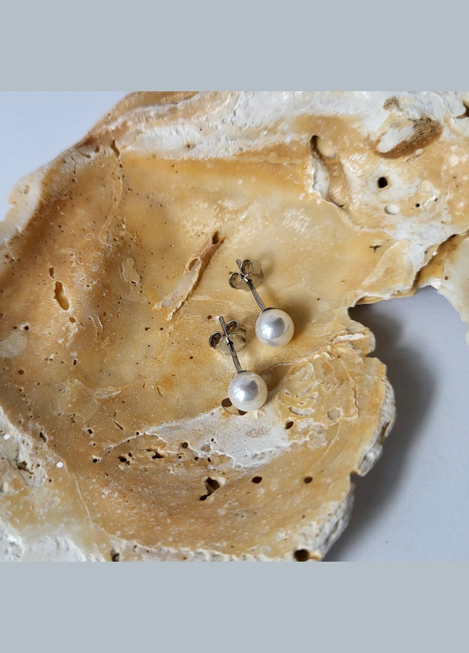 Серебряные гвоздики на фиксаторах с Белым жемчугом 5 мм серебро 925 пробы Родированное с2ж/420а 0.70г No Brand (306743279)