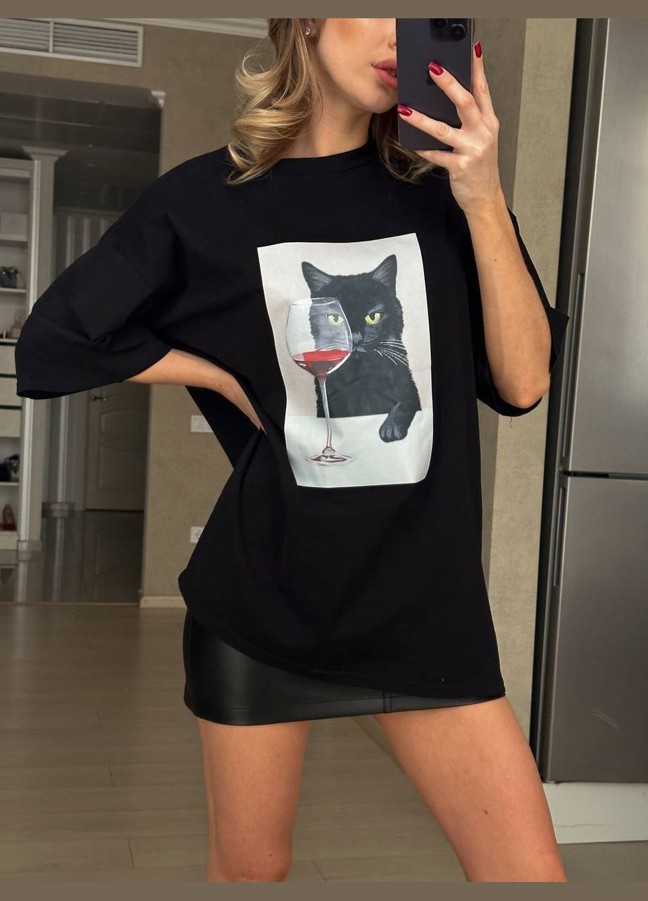 Черная всесезон шикарная чёрная oversize футболка из качественного кулира с накатом котика с бокалом вина, приятная к телу повседневная футболка No Brand 308