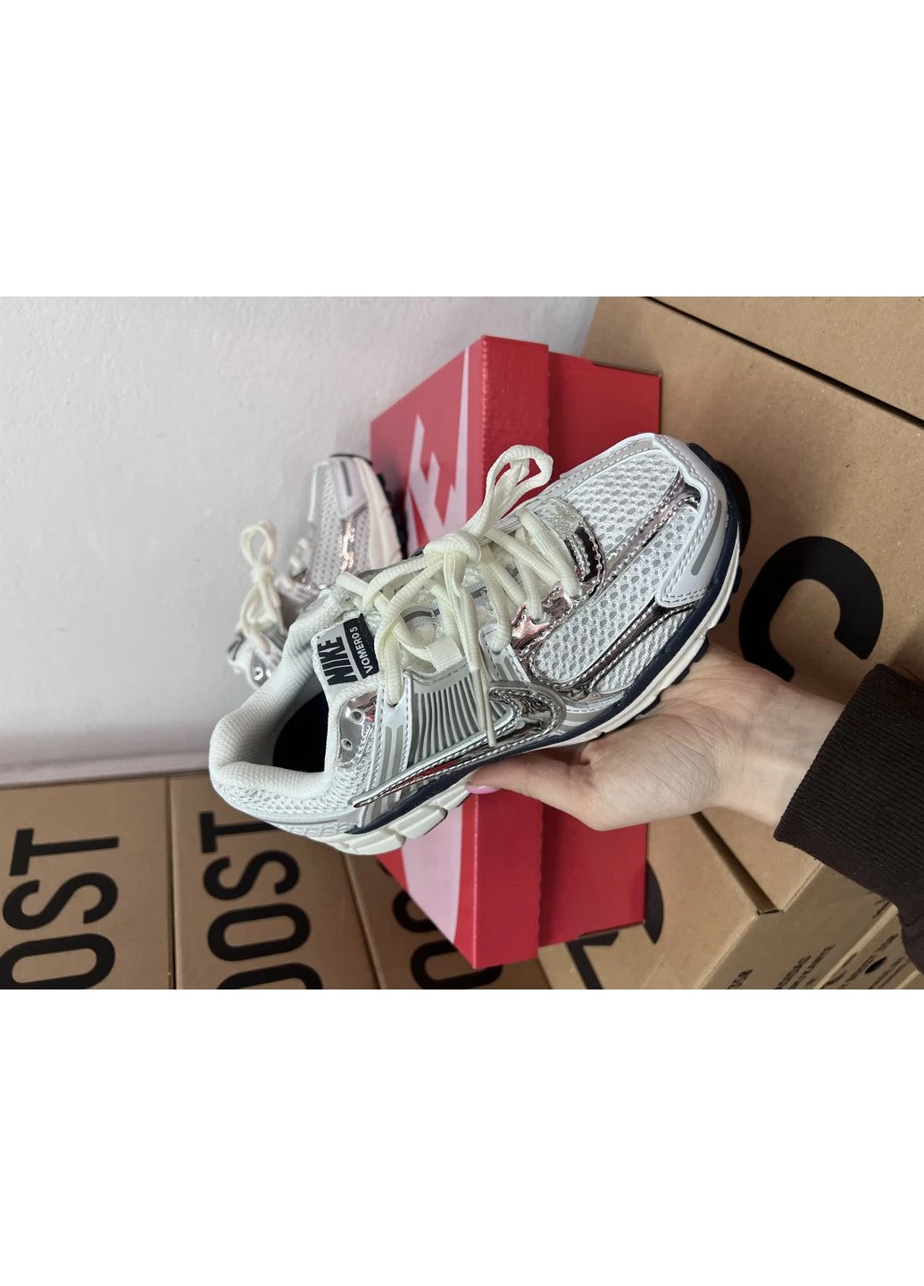 КРОССОВКИ ЖЕНСКИЕ NIKE VOMERO 5 PHOTON DUST METALLIC НАЙК ВОМЕРО 5 No Brand комбинированные демисезоны (392032070)