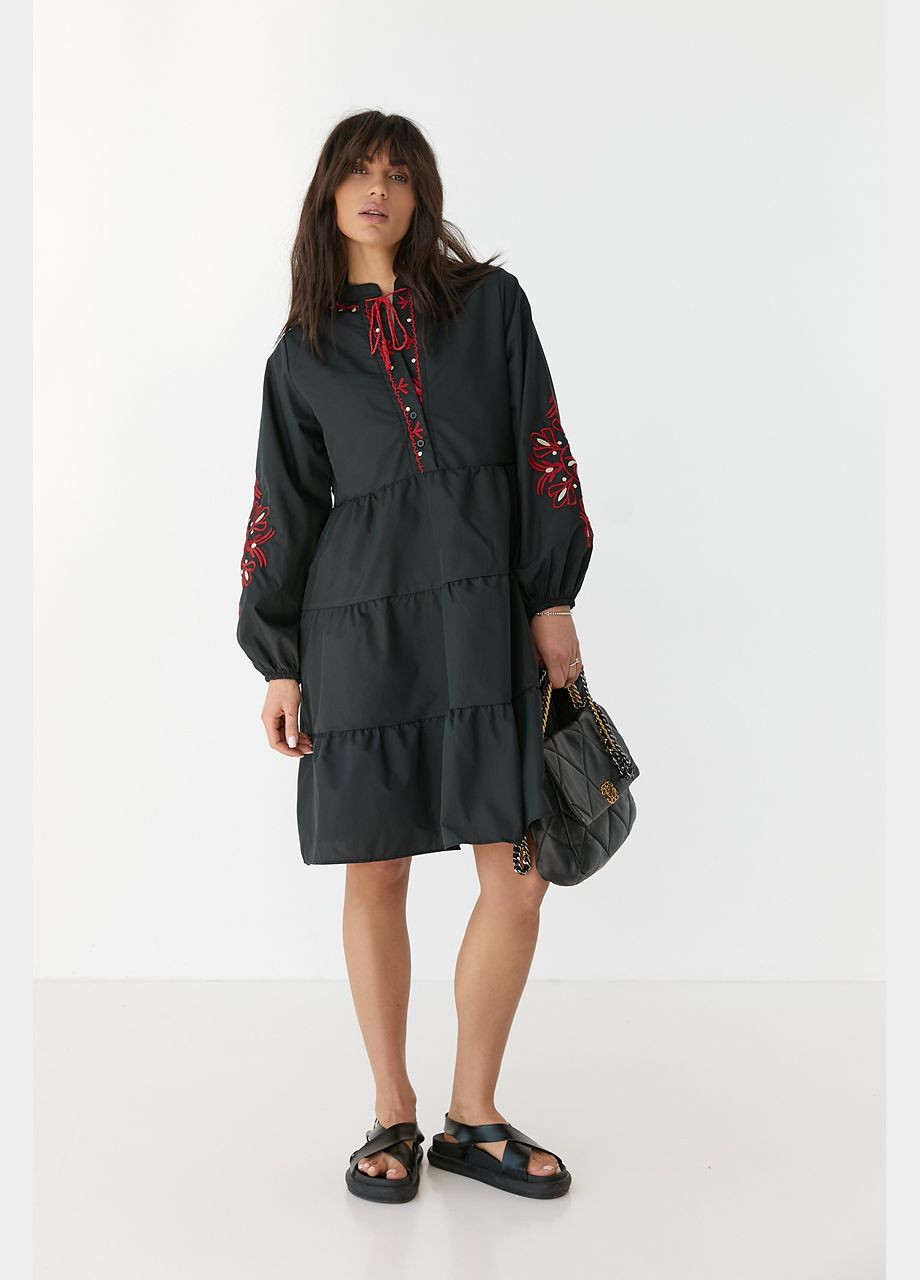 Чорна сукня-вишиванка з воланами ESQ з квітковим принтом