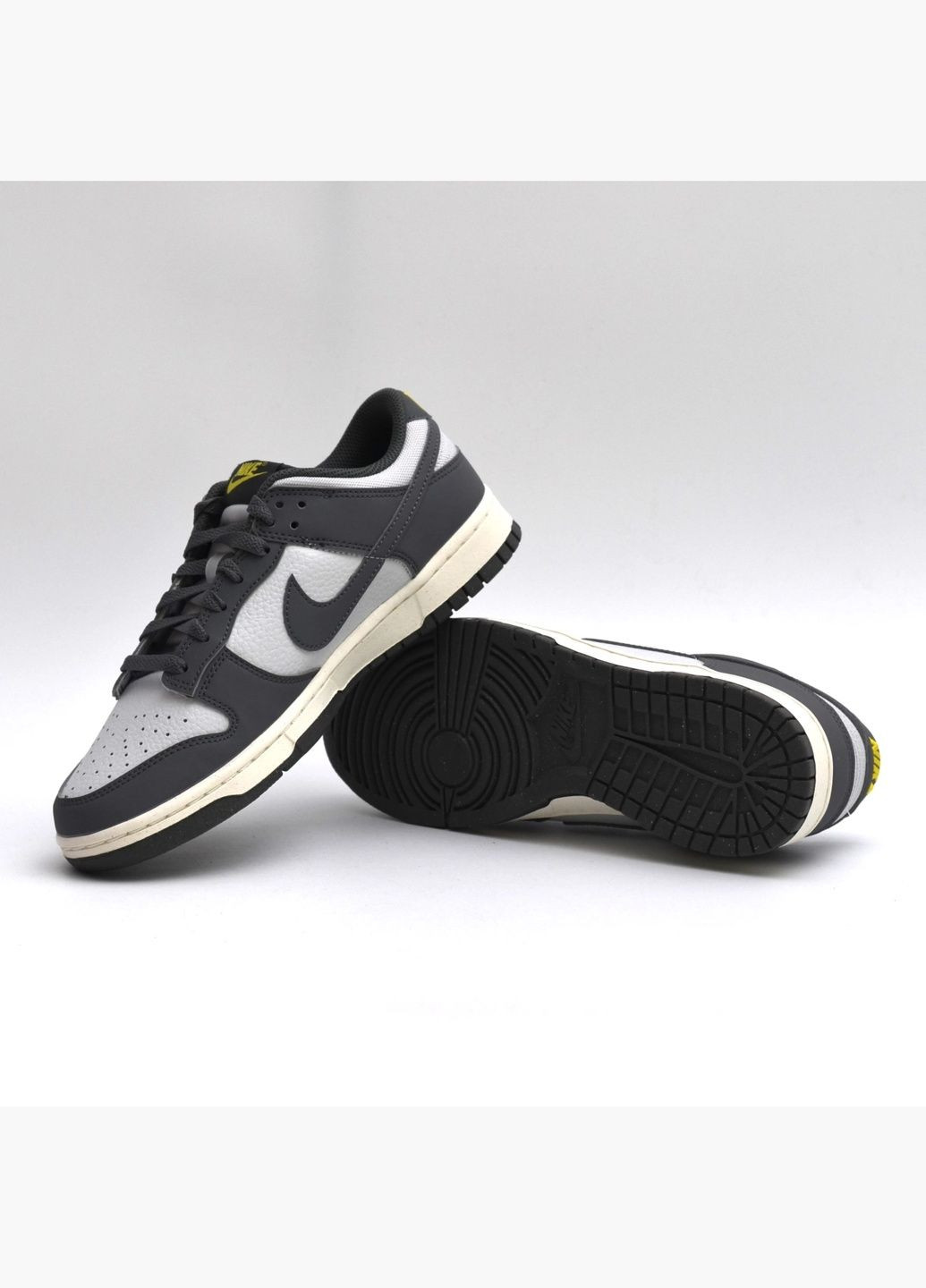 Сірі кросівки чоловічі dunk low next nature grey/white fz4621-001 Nike