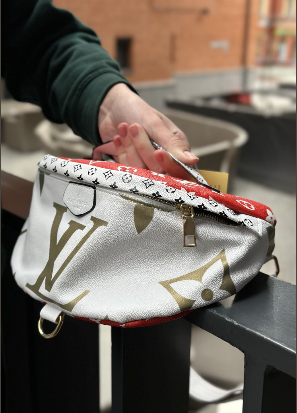 Женская сумка LV бананка через плечо белая красная крышка No Brand (295638751)