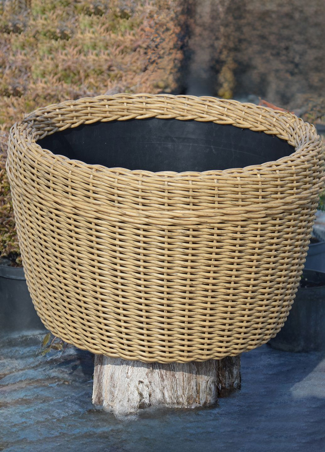 Кашпо большое 60 литров (горшок для цветов и растений), Вазон из искусственного ротанга ручной работы. Цвет Дерево Handmade (329193712)