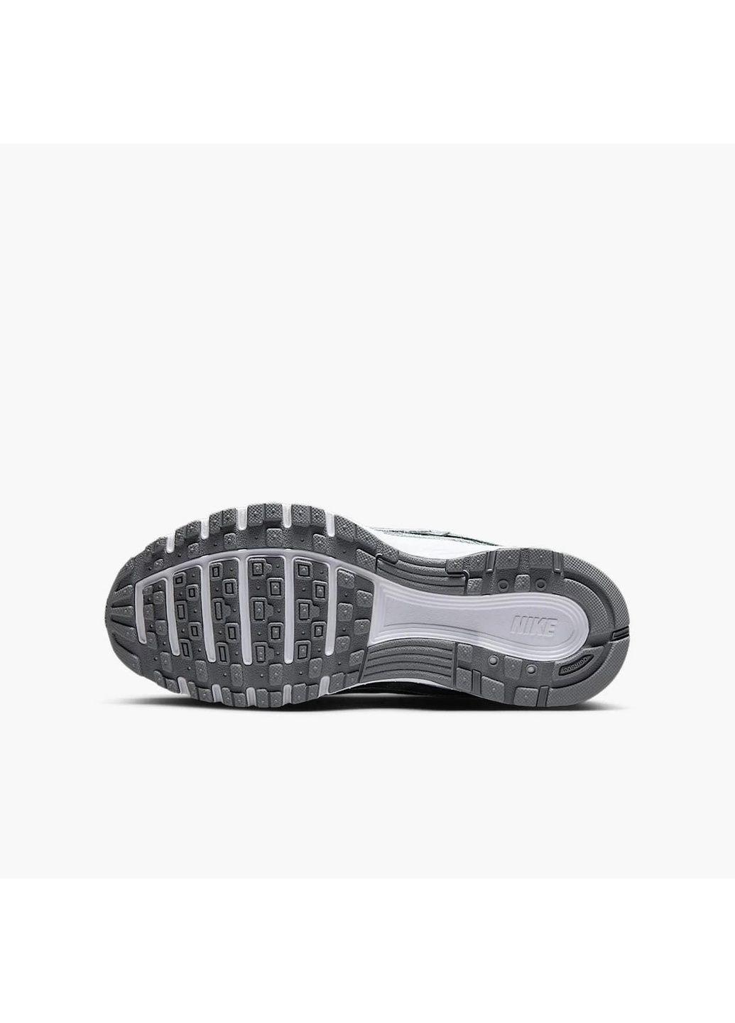 Серые кроссовки мужские p-6000 (gs) metallic/grey Nike