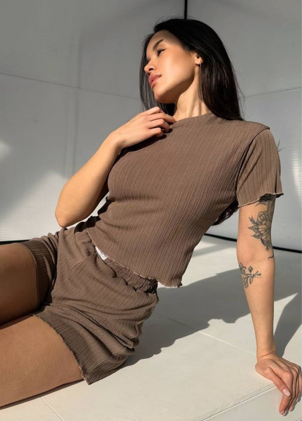 Изысканный легкий летний костюм двойка в рубчик: укороченная футболка + шорты Allthings (342066728)