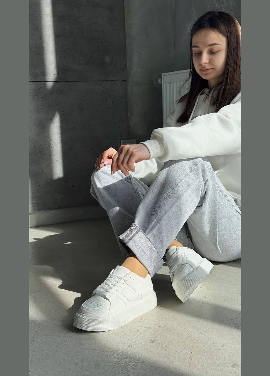 Жіночі кросівки в білому кольорі на платформі (2005) No Brand білі демісезони (330245802)