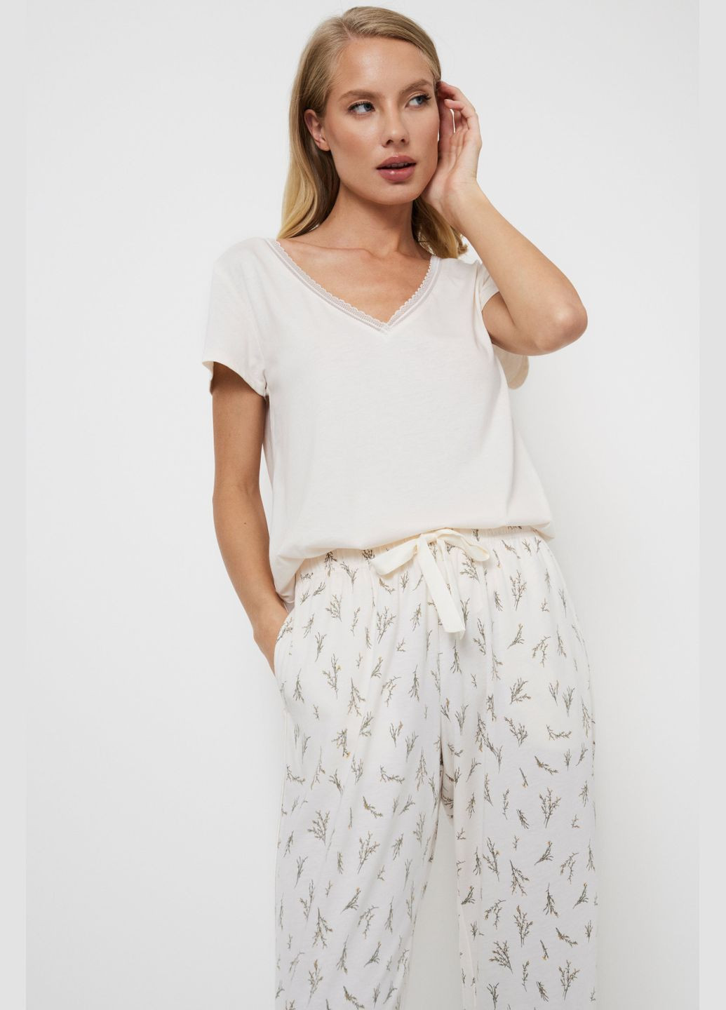 Молочная всесезон пижама футболка + брюки Aruelle