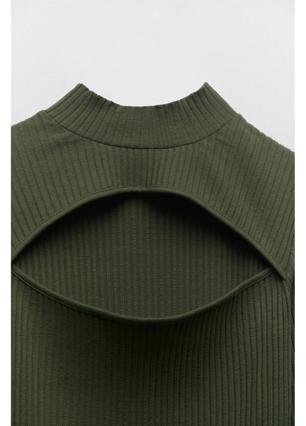 Оливковое (хаки) платье в рубчик средней длины с вырезом Zara