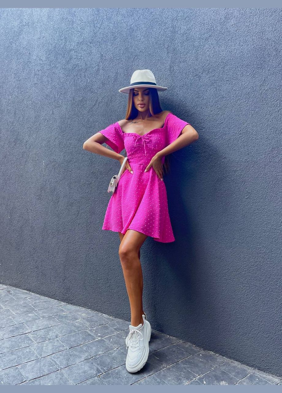 Малинова повсякденний міні сукня з відкритими плечима MonCher в горошок