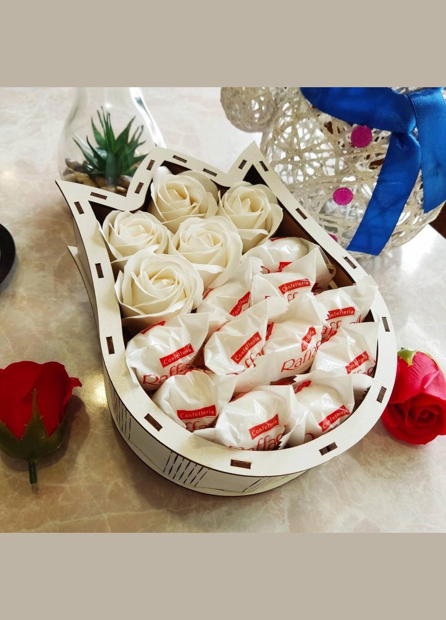 Подарочный бокс с конфетами Raffaello и розами для девушки на день рождения день влюбленных 8 марта (ar37) No Brand (315888804)