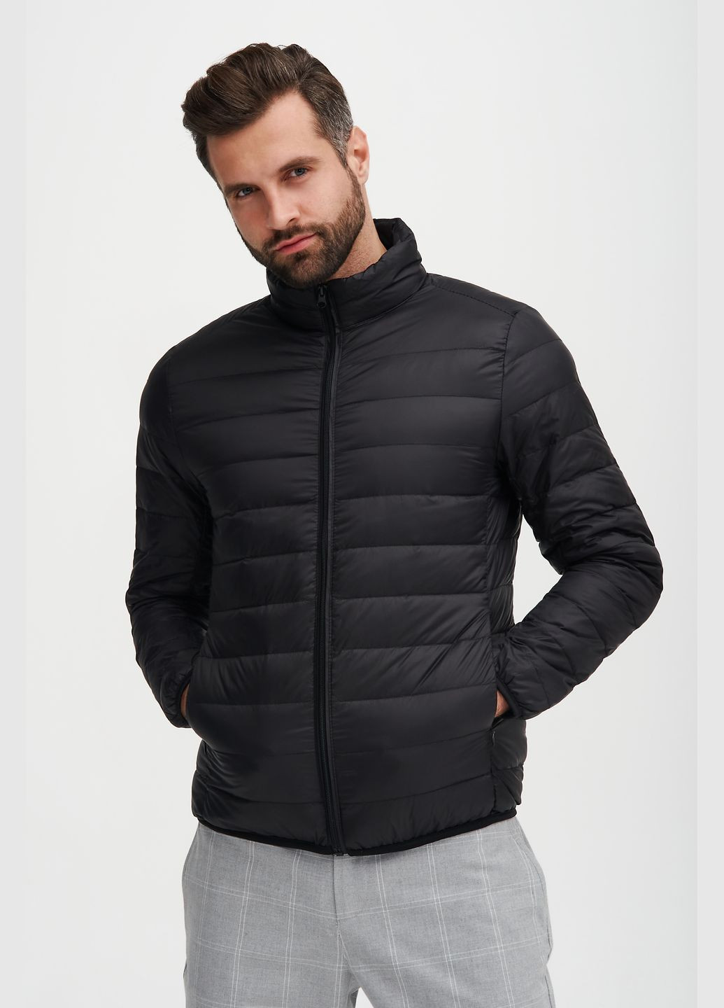 Черная демисезонная куртка Estro