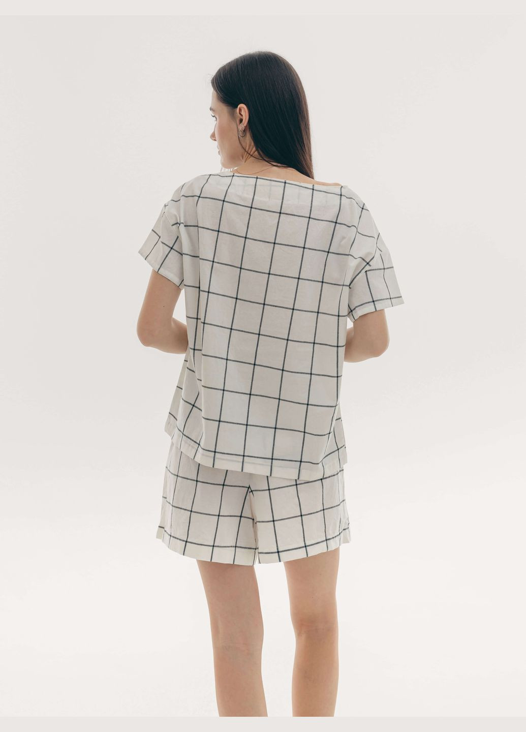 Біла піжама жіноча з шортами grid s Leglo