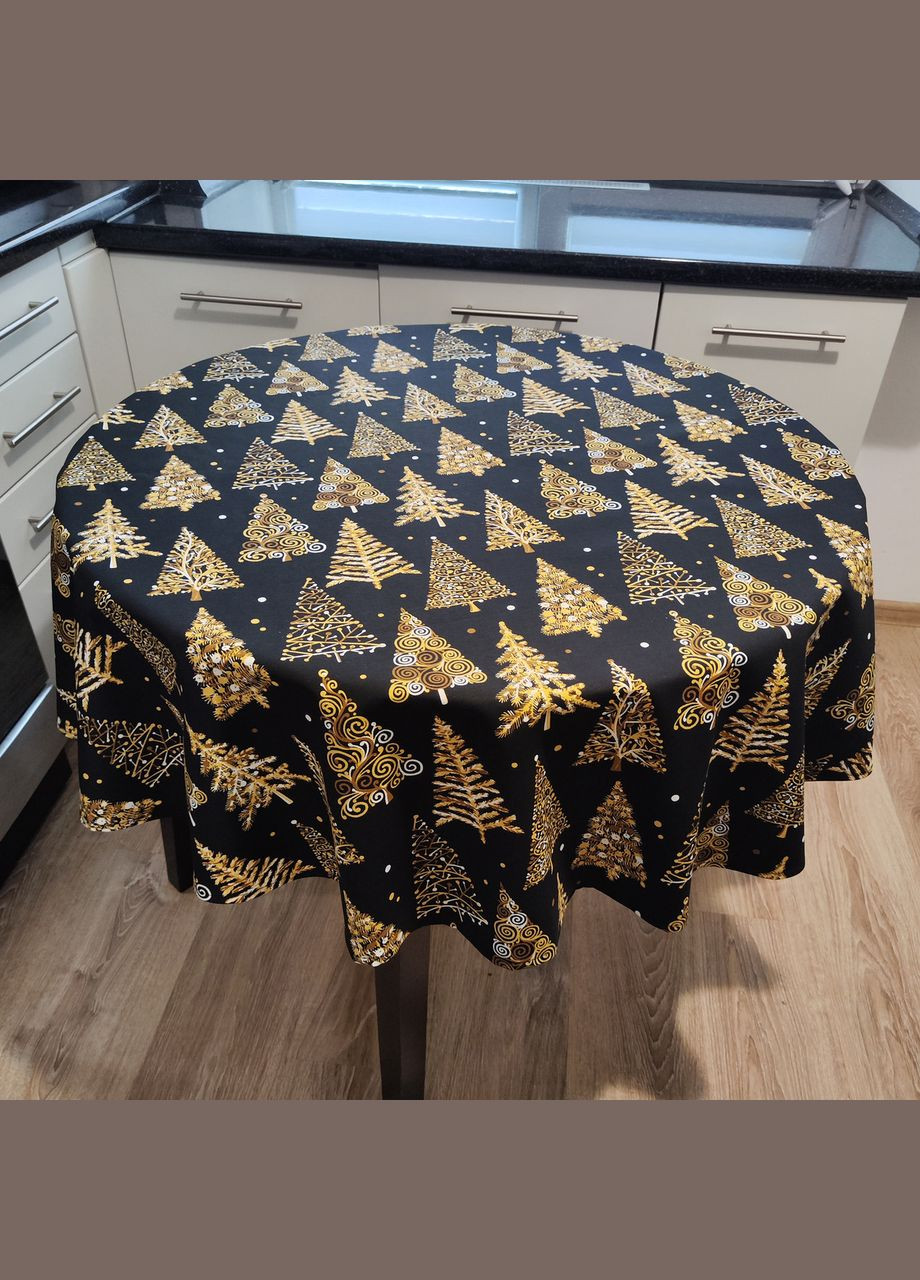 Новорічна чорна скатертина на круглий стіл з тефлоновим покриттям Новорічна ялинка Maystat (324231872)