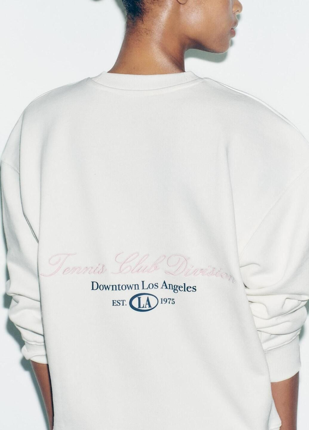 Молочный свитшот Zara надпись (364864826)