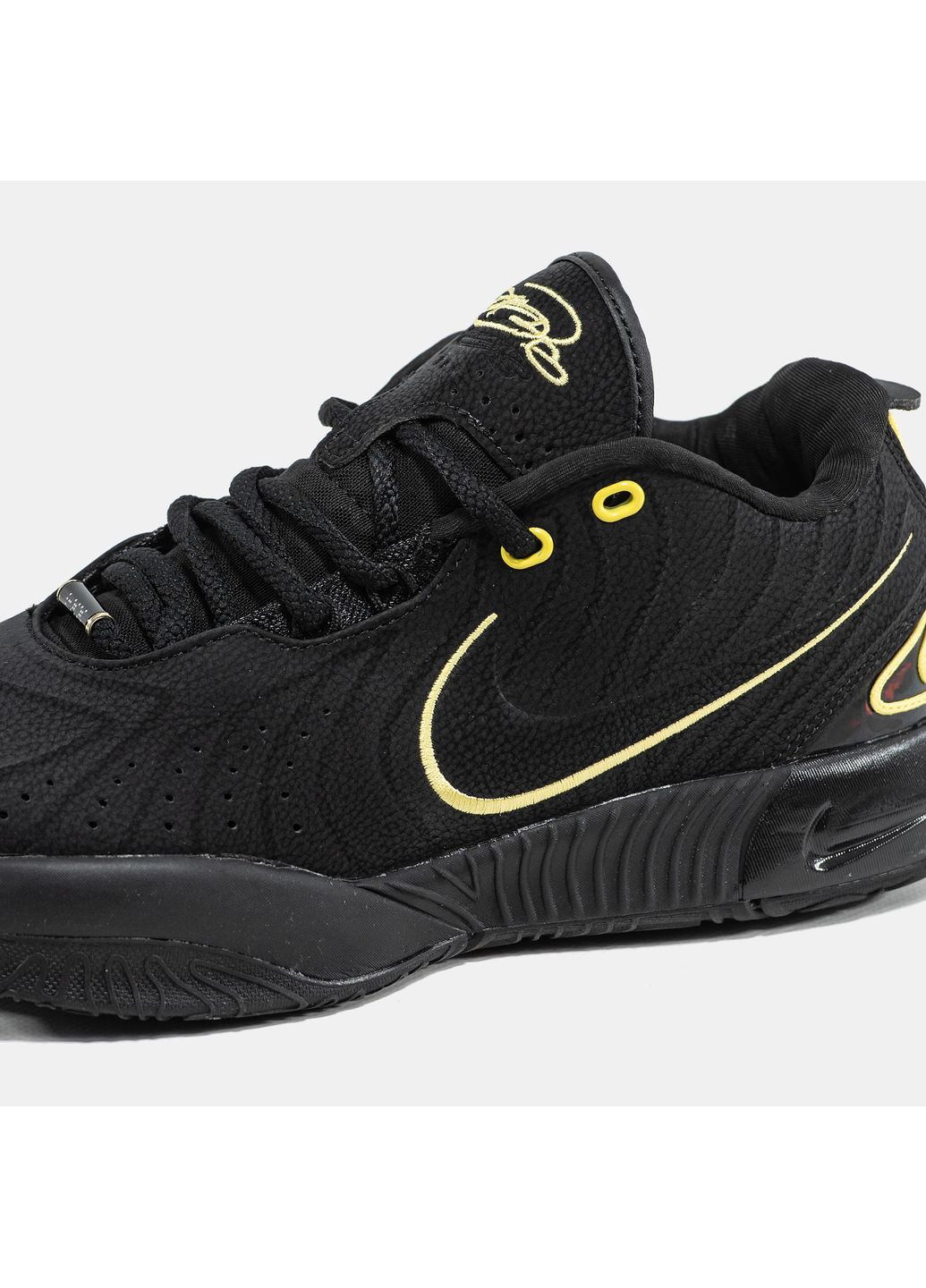 Черные демисезонные кроссовки мужские nike lebron 21 black yellow | найк леброн 21 черные No Brand