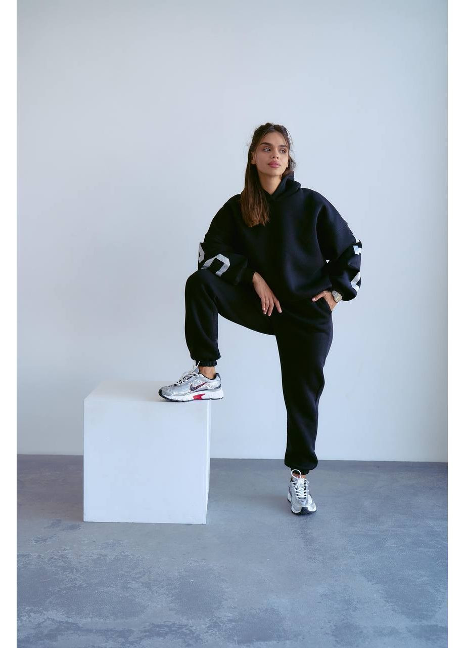 Жіночий теплий костюм з написом чорного кольору 34213 Fashion (354814196)