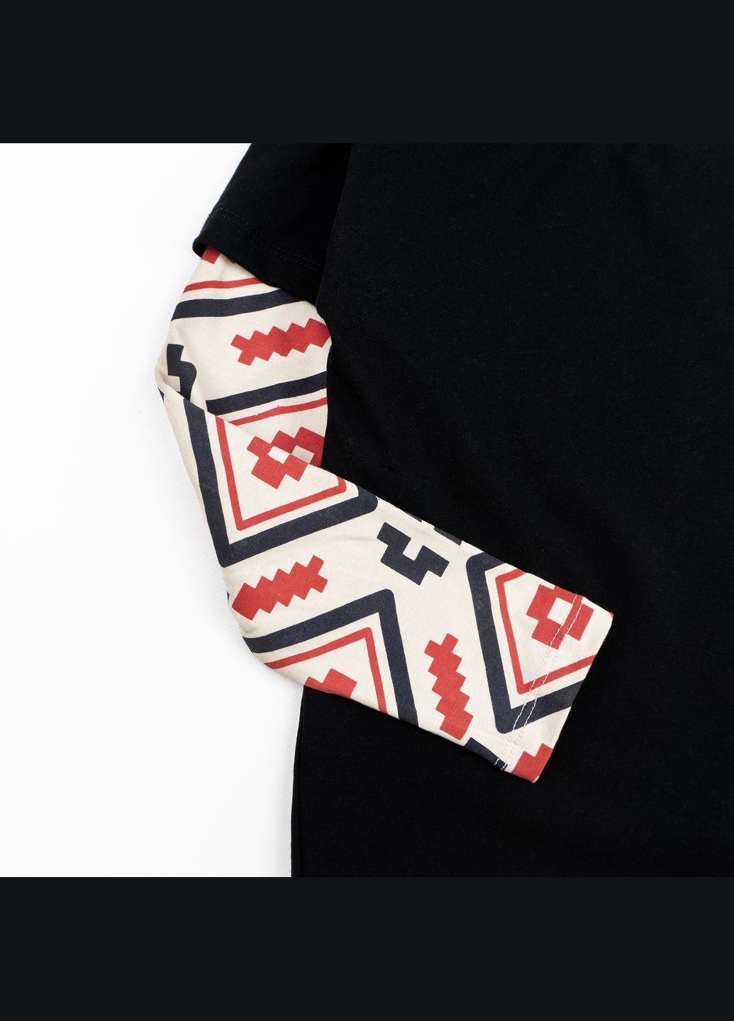 Чорна демісезонна лонгслів підлітковий з принтованими рукавами чорний dexter's