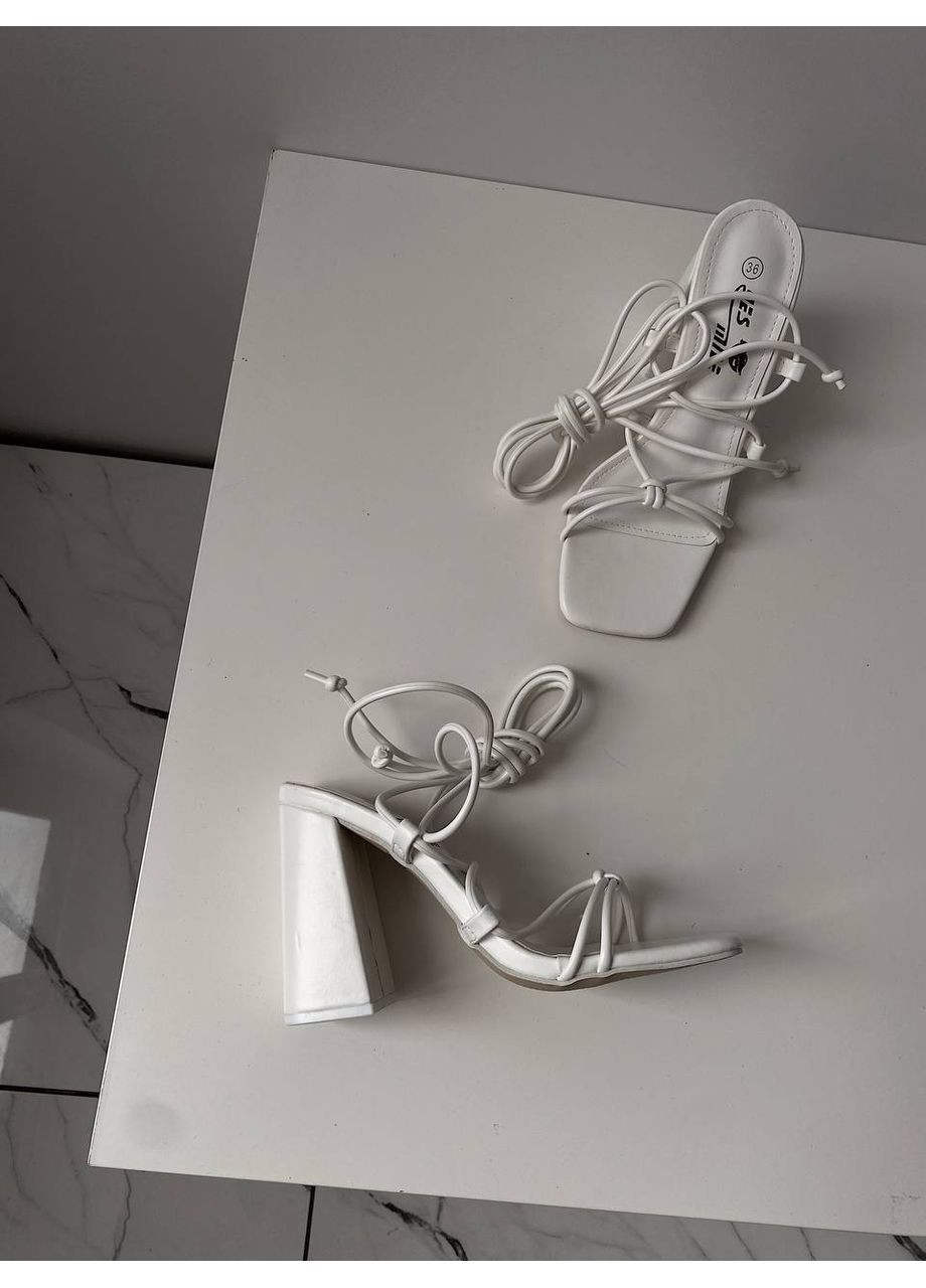 Белые женские босоножки Helen