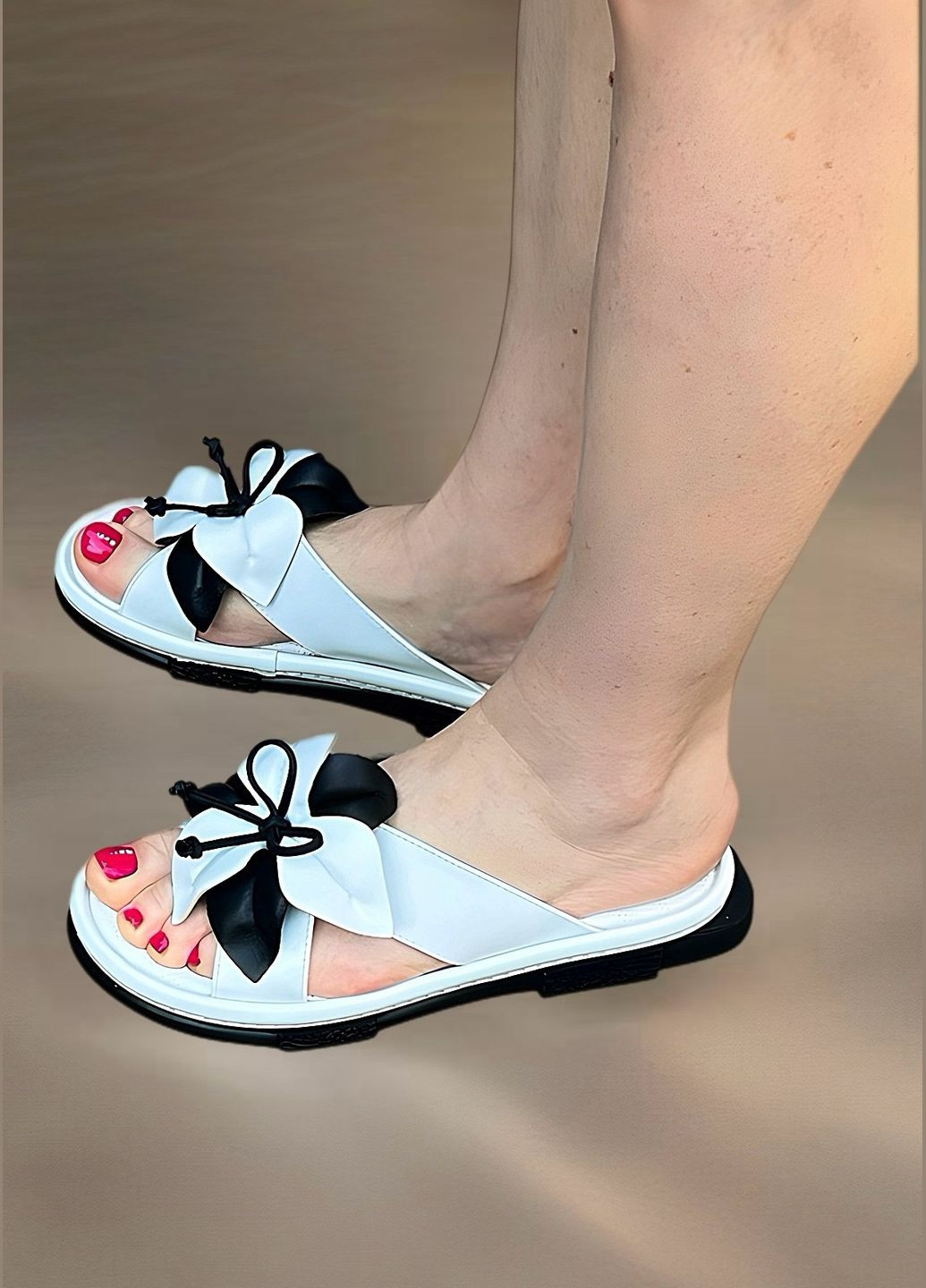 Белые шлепанцы No Brand