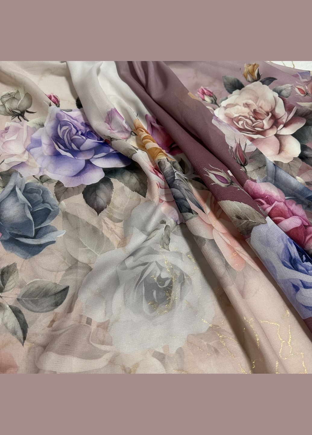 Жіночий шифоновий шарф з квітковим малюнком комбіновані кольори персиковий та гранатовий розмір 140*180 см No Brand (327415074)