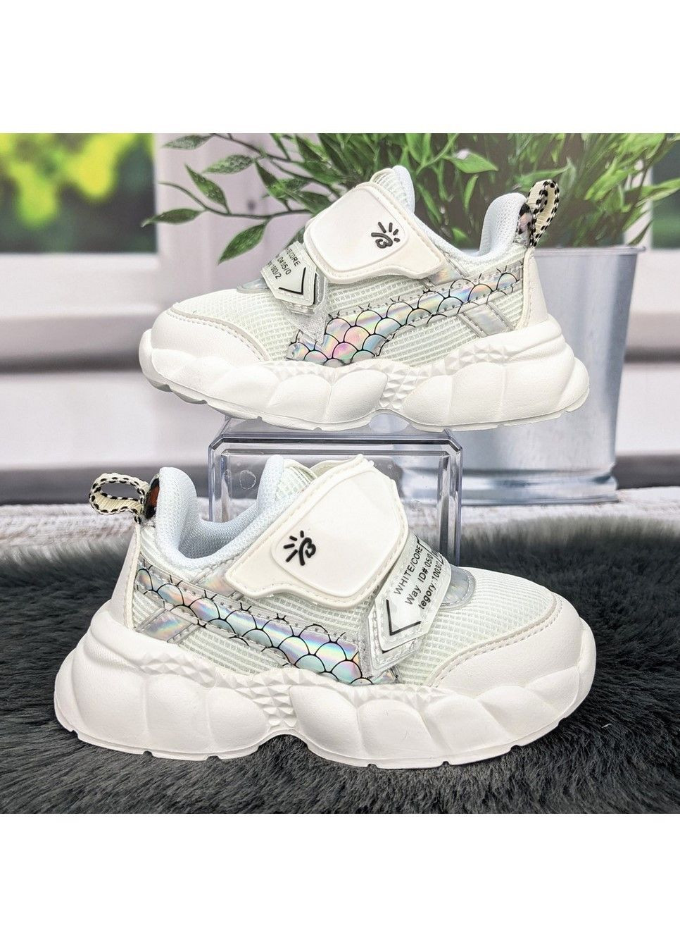 Белые демисезонные кроссовки детские для девочки Bessky