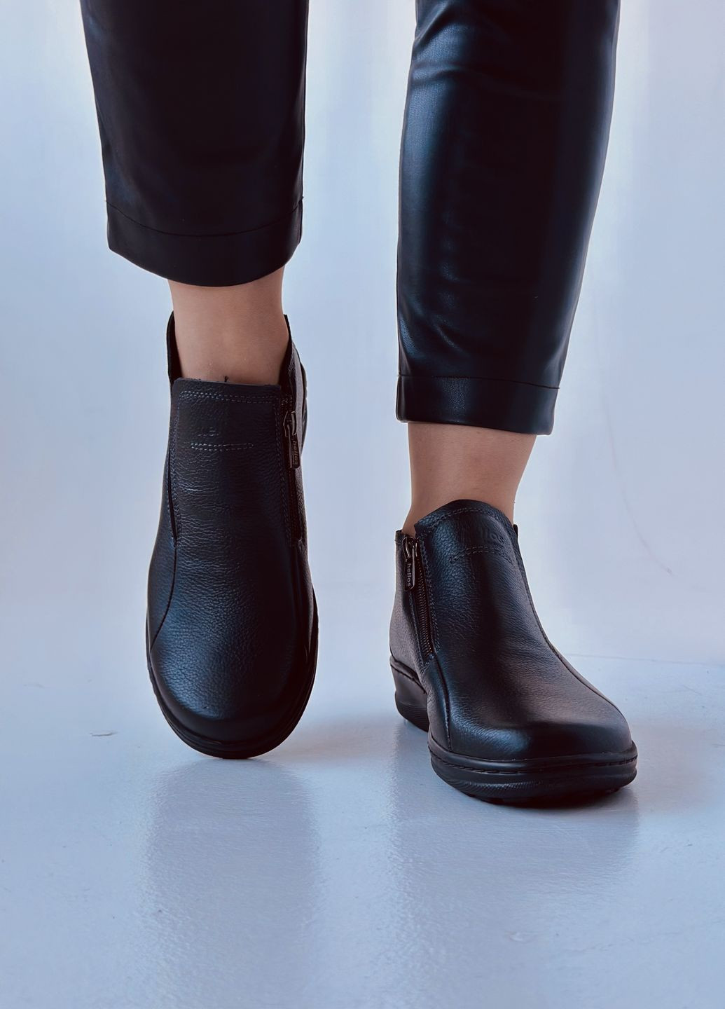 Черные демисезонная ботинки женские кожаные Helios