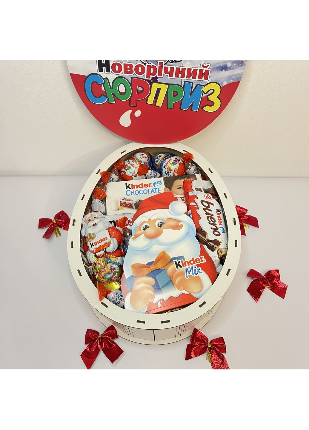 Новогодний подарочный набор Kinder в деревянной коробке в форме яйца No Brand (371690199)
