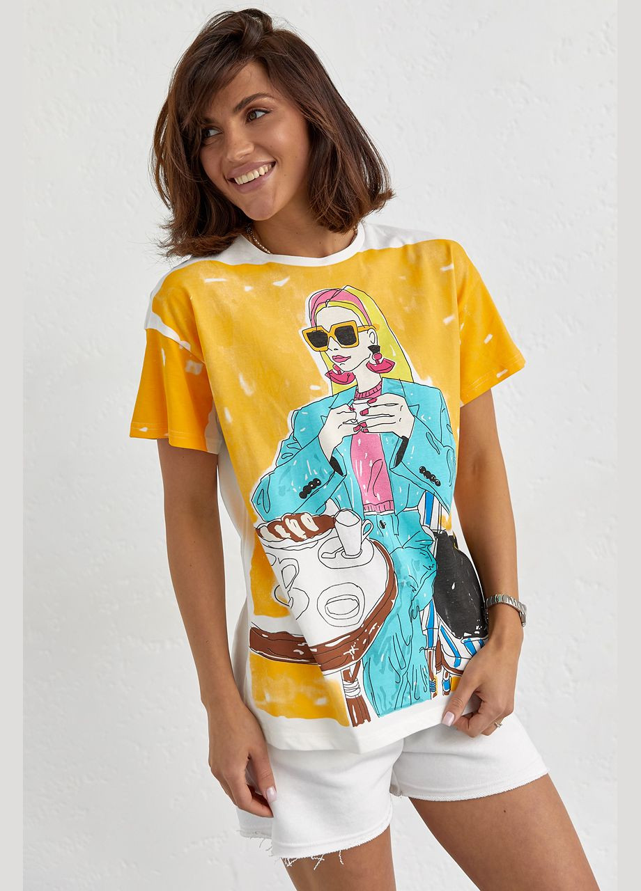Желтая летняя женская футболка с принтом девушка с кофе 180072 с коротким рукавом Lurex