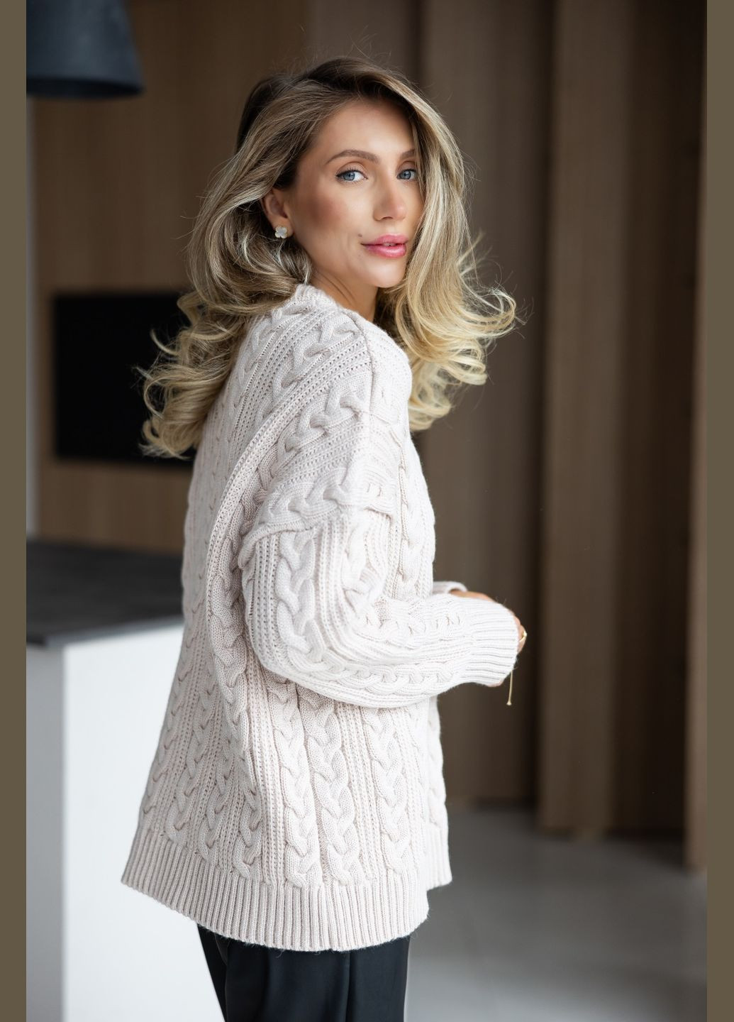 Світло-бежевий демісезонний светр джемпер Larionoff