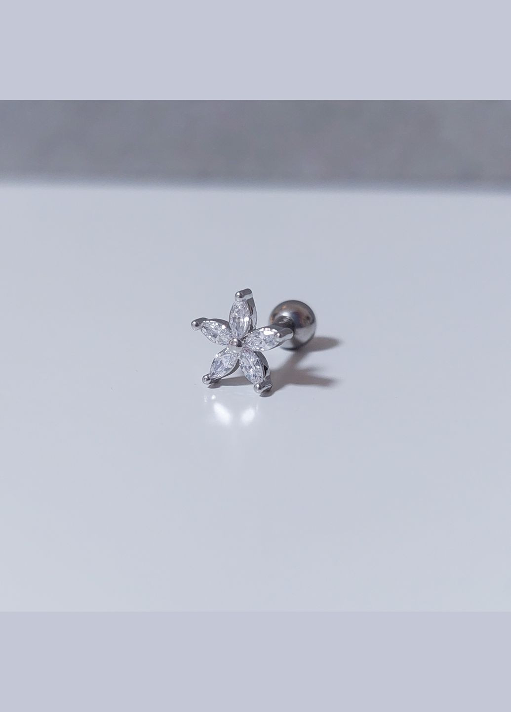 Серьга штанга для пирсинга уха Цветок MK1197-48 DeKolie (315023839)