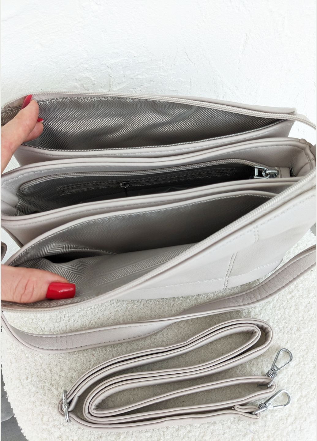 Стильная женская сумка-багет из экокожи с оригинальным декором в виде цепи и имитированного лезвия бритвы InFashion Сумка (327435698)