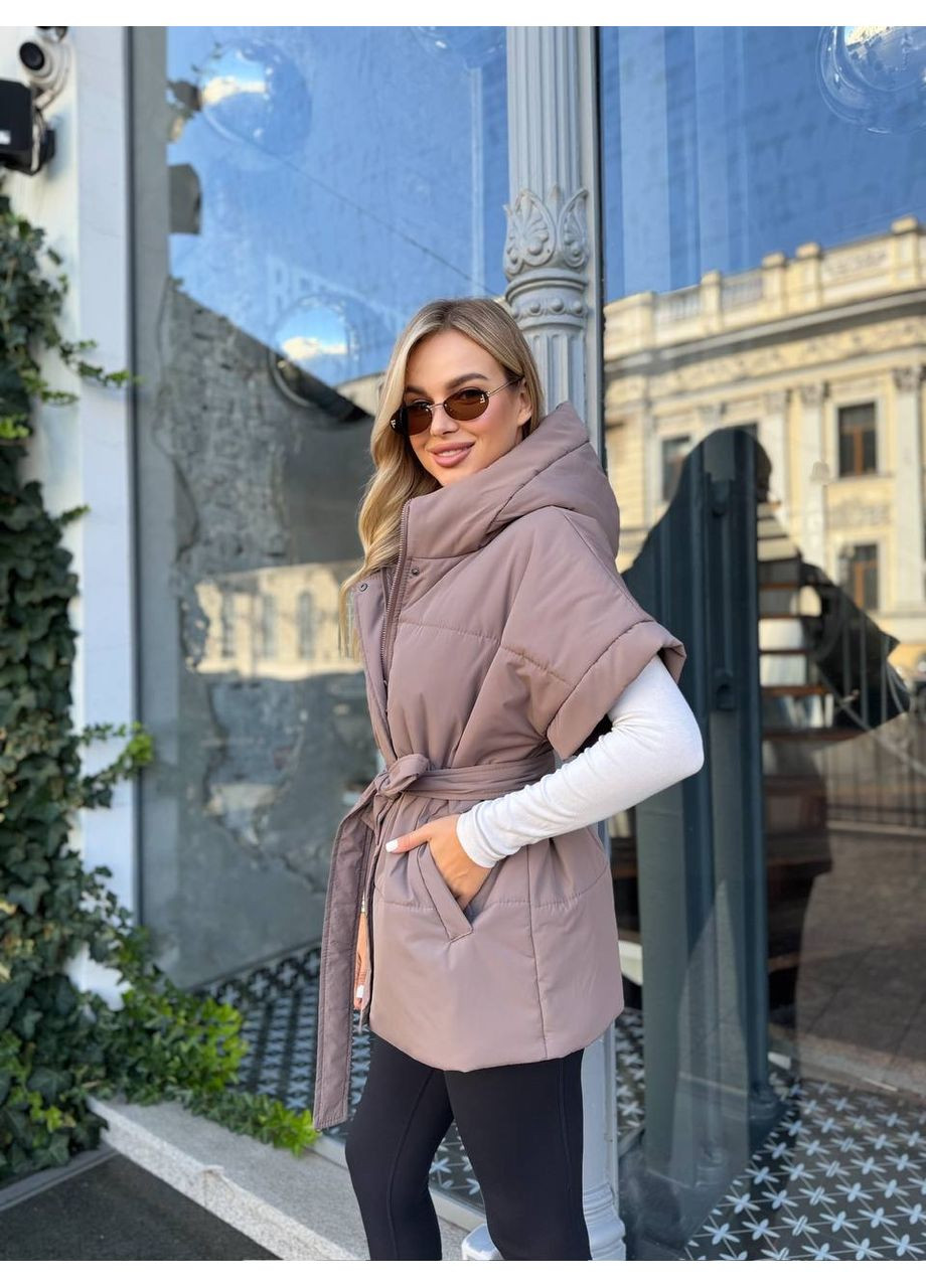 Жіночий подовжений жилет з капюшоном та поясом MonCher (352529279)