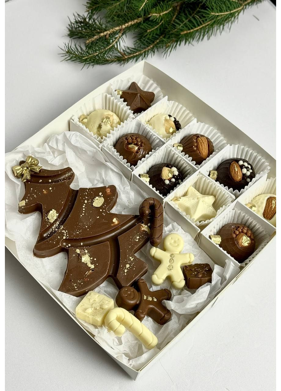 Новогодний подарочный набор конфет большой – шоколадные игрушки конфеты и шоколадная елка - Berry Bar 230г. No Brand (369386733)