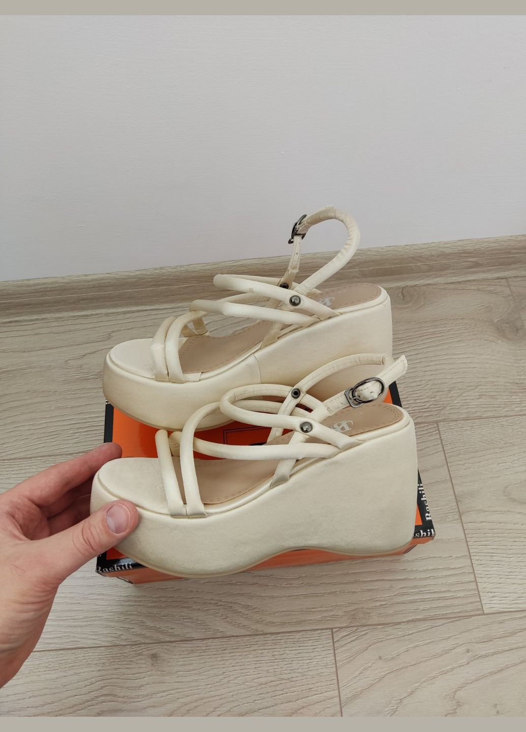 Бежеві босоніжки жіночі текстиль, босоніжки на платформі, бежеві босоніжки платформа Bashili Milla (347147111)