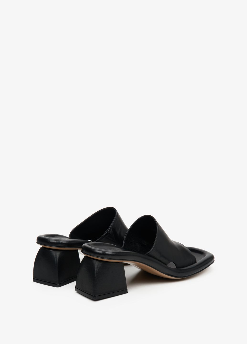 Шльопанці, колір чорний Estro (324030303)