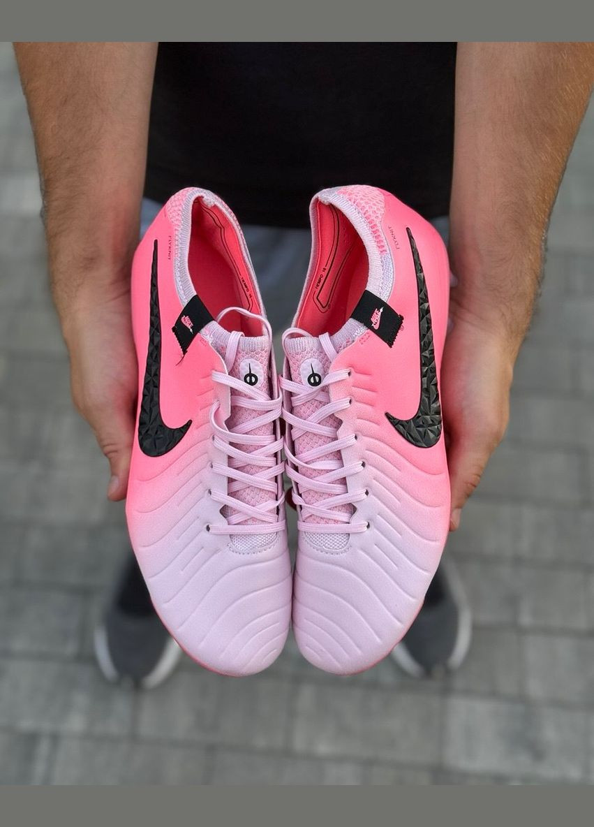 Розовые футбольные бутсы No Brand